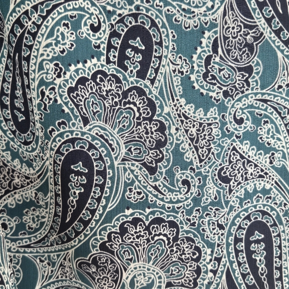 EVEREVE NWT Kora Paisley Split Neck Chiffon Top - Picture 7 of 11